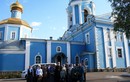 Паломники у Владимирского храма в Мытищах