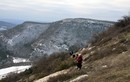 Спуск в долину по южному склону Мангупа