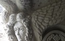 Ангел у входа в пещерный Успенский храм
