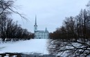 В Петропавловском парке: усадебный пруд и храм